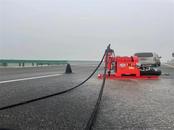 北镇马路路基路面开裂下沉注浆加固灌浆