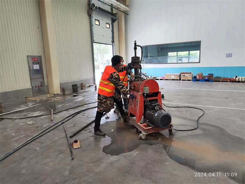 北镇厂房地面下沉塌陷注浆加固施工